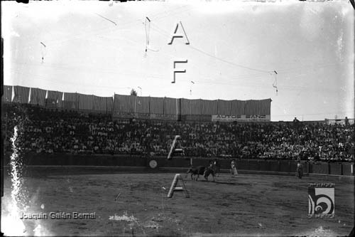 Plaza de toros. Corrida en la plaza antigua. Joaquín Galán Bernal. Huesca