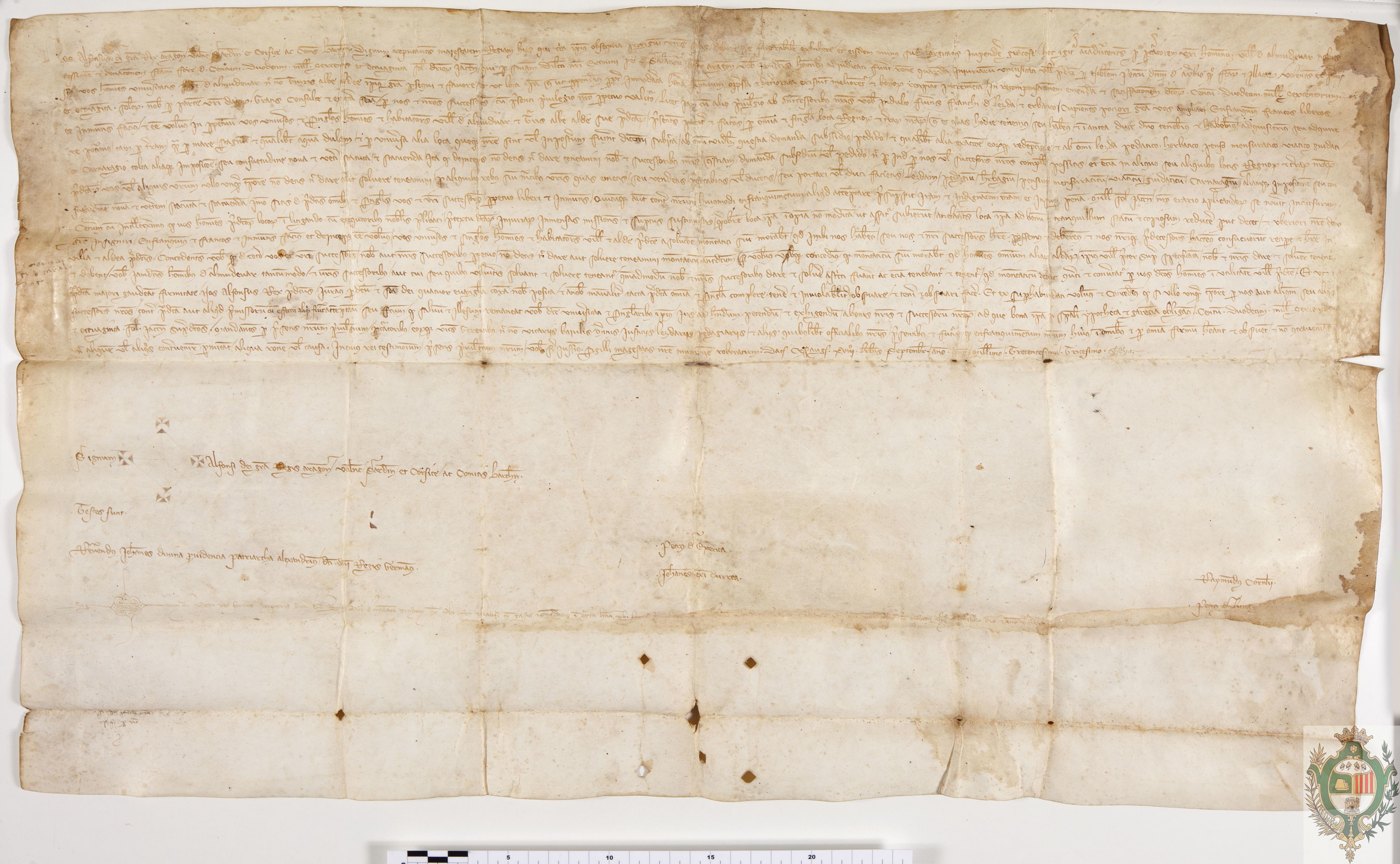 Alfonso IV, rey de Aragón, concede a los habitantes de Almudévar y de su aldea de Torralba de Aragón la inmunidad de diversos impuestos comerciales por toda la Corona (lezdas, peajes, guiajes, herbajes, etc.), así como del monedaje, especificando que el resto de las aldeas deberán pagarlo a la villa.