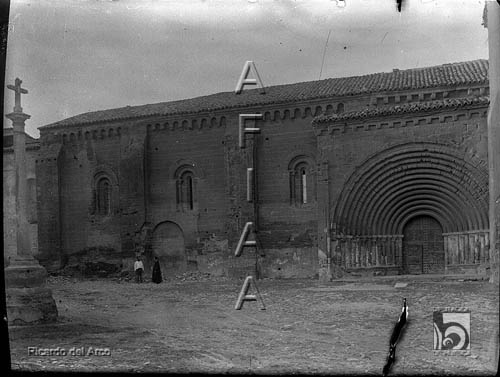 Monasterio de Santa María de Sigena. Fachada sur y crucero. Ricardo del Arco y Garay. Monegros. Villanueva de Sigena
