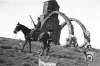 Foradada a caballo en el monte Larroya. Alfonso Foradada Coll. Santalecina