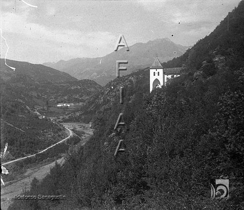 Vista de la ermita de Santa Elena. Ildefonso San Agustín. Biescas