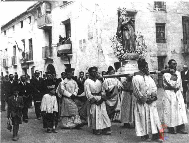 Procesión Virgen del Carmen. Banda de Villamayor al fondo. La Puebla de Alfindén