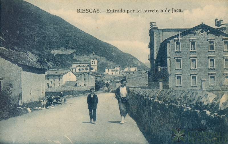 "Biescas. Entrada por la carretera de Jaca."