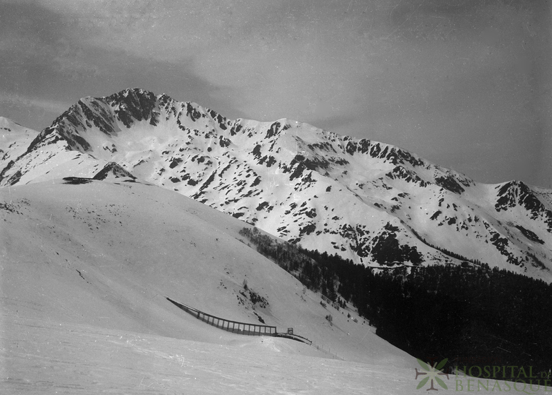 Paisaje nevado de los Pirineos.
