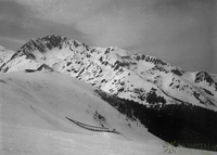 Paisaje nevado de los Pirineos