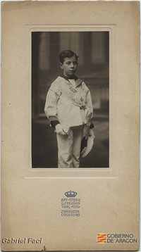 Retrato de un niño de la familia Faci del Teg en su primera comunión. Gustavo Freudenthal Art Studio