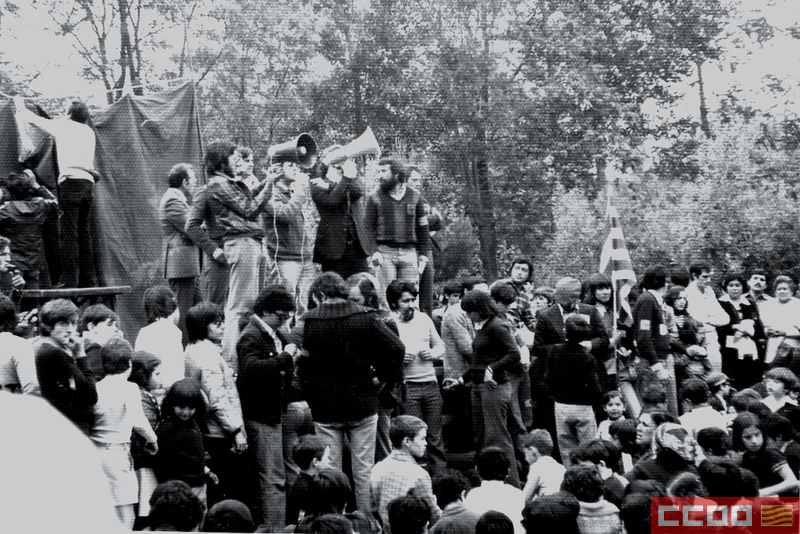 Celebración del Primero de Mayo y la legalización del Partido Comunista de España en el Parque Grande de Zaragoza