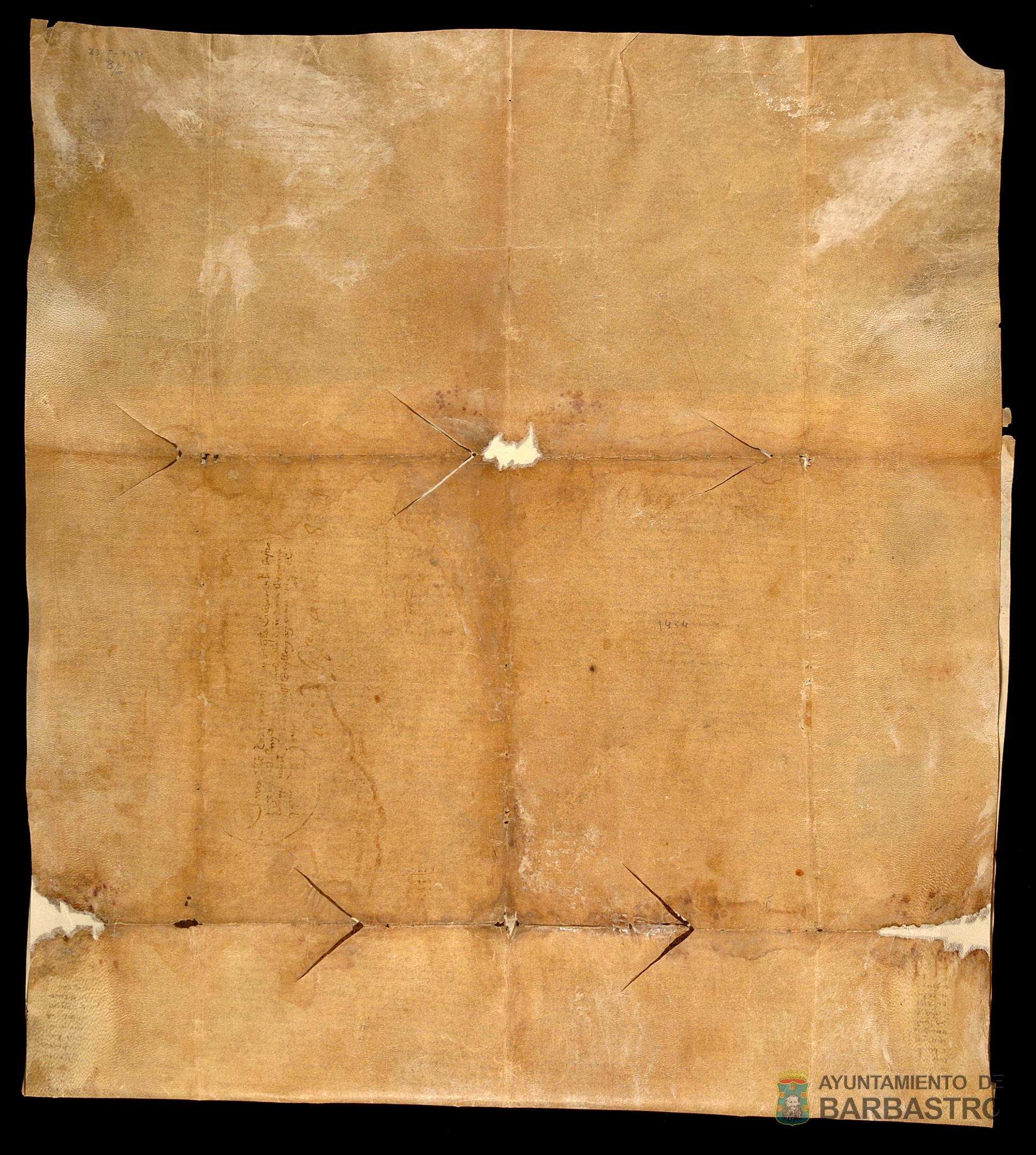 Censal vendido por el Concejo de Barbastro a Constanza Lanaja, viuda de Guillermo Doz, caballero habitante de Monzon, de 15.000 sueldos jaq. de suerte principal y 833 sueldos y 4 dineros de pension anual, pagadera por el 1 de junio, y con reserva de carta de gracia. Incluye apoca.