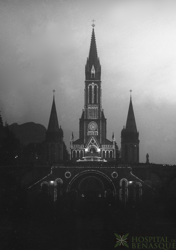 Santuario de Lourdes iluminado