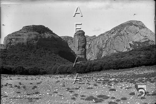 Paraje de San Cosme y San Damián. El huevo y el Pico de Borón. Ildefonso San Agustín. Panzano