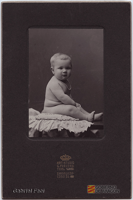 Retrato de un bebé, posiblemente Gabriel Faci del Teg. Zaragoza, 3 de julio de 1907. Gustavo Freudenthal Art Studio