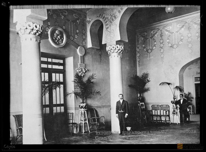 Postal. Exposición Hispano-Francesa de Zaragoza. Gran Casino. Detalle vestíbulo