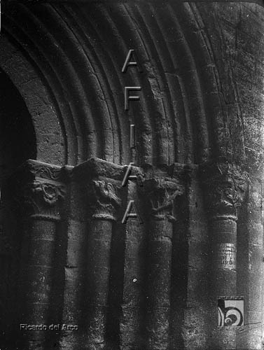 Monasterio de Santa María la Real. Detalle de la portada. Ricardo del Arco y Garay. Fitero (Navarra)