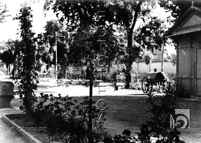 "Jardines del paseo de la estación" (3). Ricardo Compairé Escartín. Huesca
