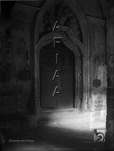 Claustro de la colegiata. Puerta. Ricardo del Arco y Garay. Alquézar. Somontano