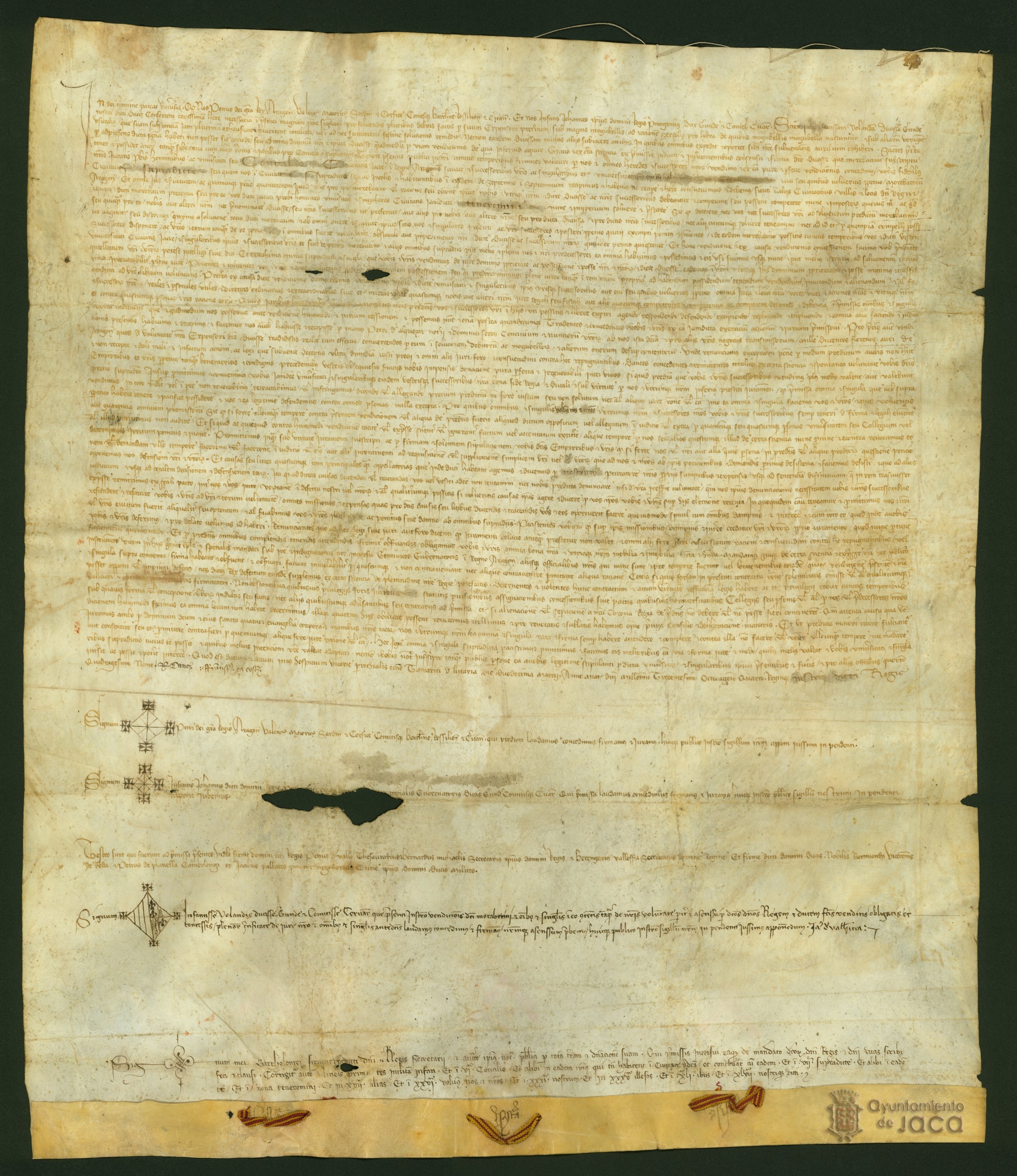 Pedro IV, rey de Aragón, y el infante Juan, duque de Gerona y conde de Cervera, venden a la ciudad de Jaca el maravedí de ese mismo lugar para que la infanta Yolanda, consorte del infante Juan, pueda solventar unas deudas económicas que había contraído