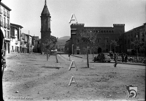 Plaza Baja. Torre del Reloj y Palacio de los Marqueses de Ayerbe. Ricardo del Arco y Garay. Ayerbe