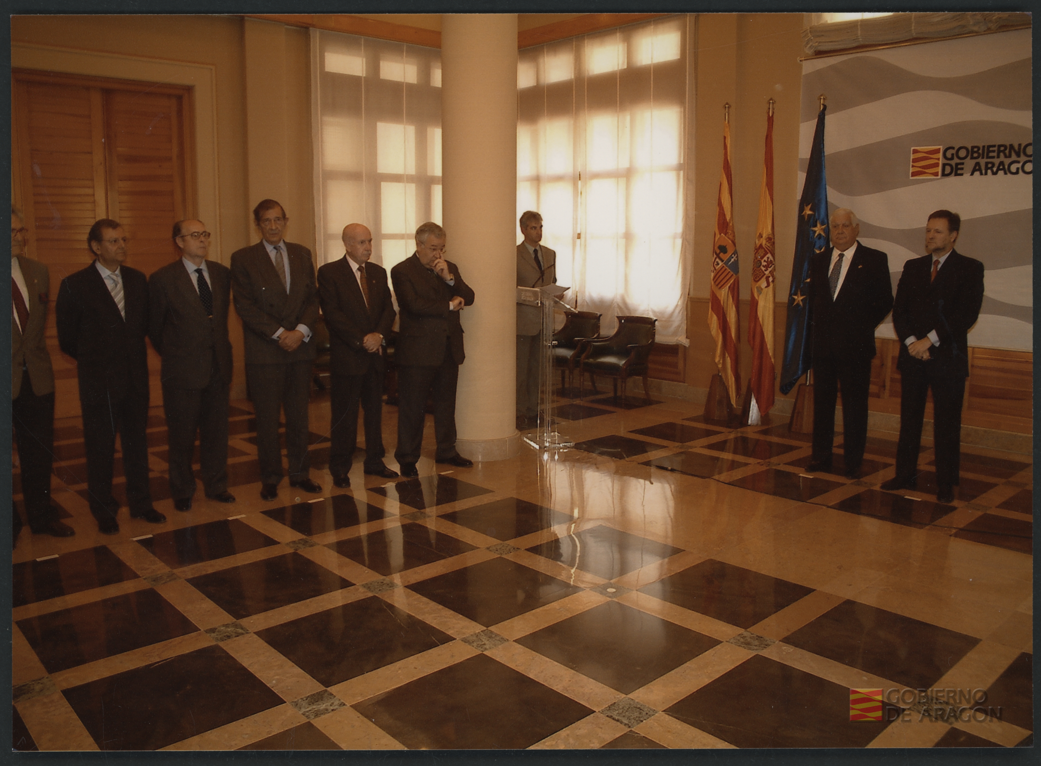 Juan Antonio Bolea Foradada y el presidente de Aragón Marcelino Iglesias durante el acto conmemorativo del veinticinco aniversario de la constitución de la Diputación General de Aragón