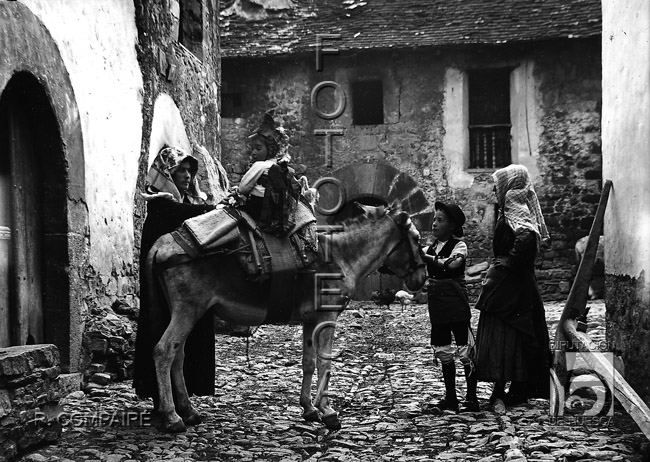 "Complaciendo al pequeño". Ricardo Compairé Escartín. Ansó