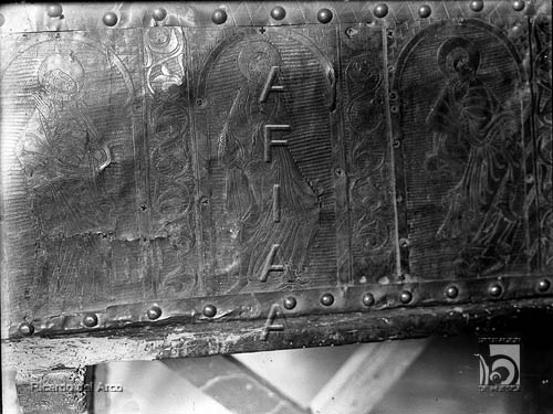 Detalle de la arqueta de san Demetrio, procedente de la iglesia parroquial. Ricardo del Arco y Garay. Loarre