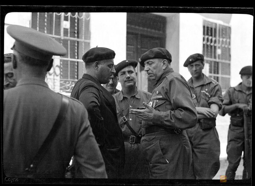 Oficiales del Requeté. Un comandante y dos alféreces. Manuel Coyne Buil