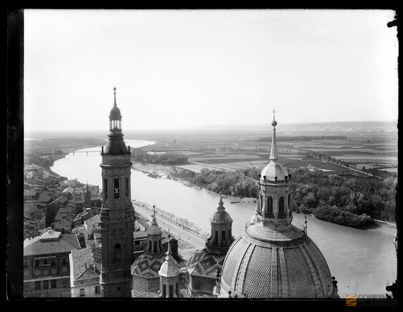 Cúpulas y torre de la basílica de Nuestra Señora del Pilar
