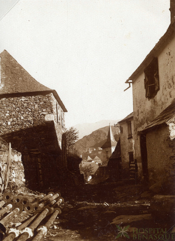 Casas y campanario de la iglesia de Es Bòrdes.