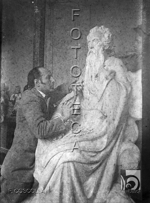 Tallando una escultura. Felipe Coscolla Plana