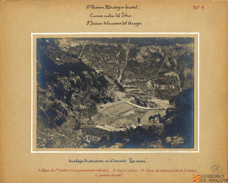 Cuenca del río Aragón. Sección 1ª. Trabajos de corrección en el torrente Los Meses. 1 Dique de primer orden nº 1 completamente rellenado. 2. Dique rústico. 3 Dique de sostenimiento de la ladera. 4 Camino forestal