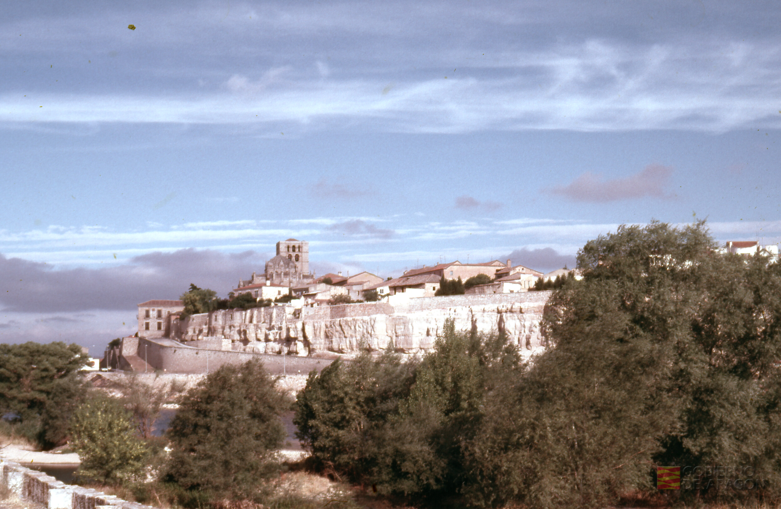 "Castilla-León. 86"