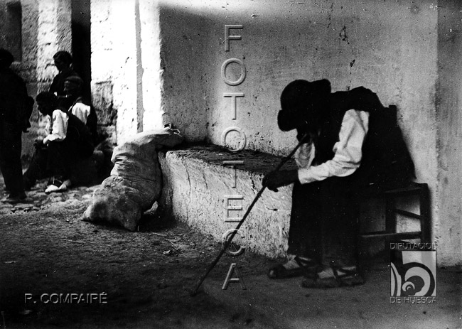 "Feriante dormido". Ricardo Compairé Escartín. "22-8-28". Ayerbe