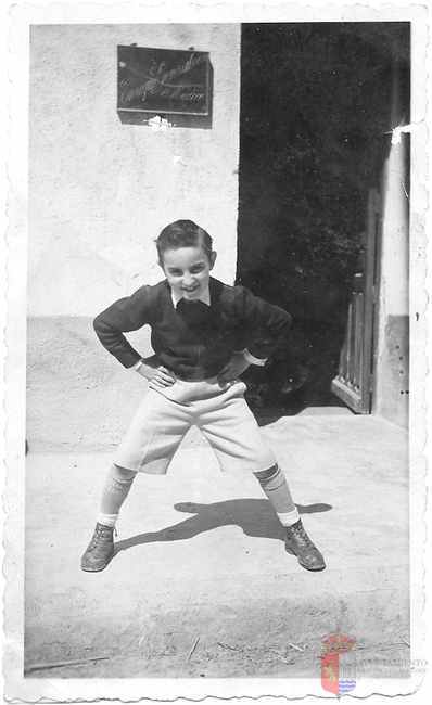 Retrato de niño ante la consulta del médico. La Puebla de Alfindén