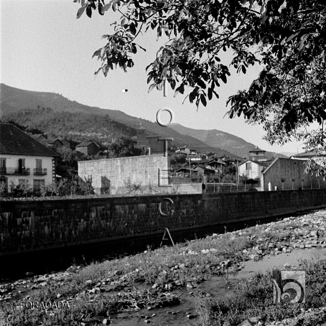 Vista del pueblo desde el otro lado del río. Alfonso Foradada Morillo. Roncal. Valle de Roncal