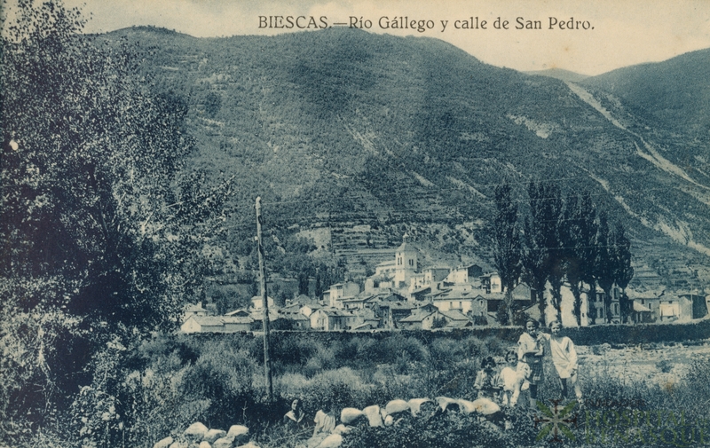 "Biescas. Río Gállego y calle de San Pedro."