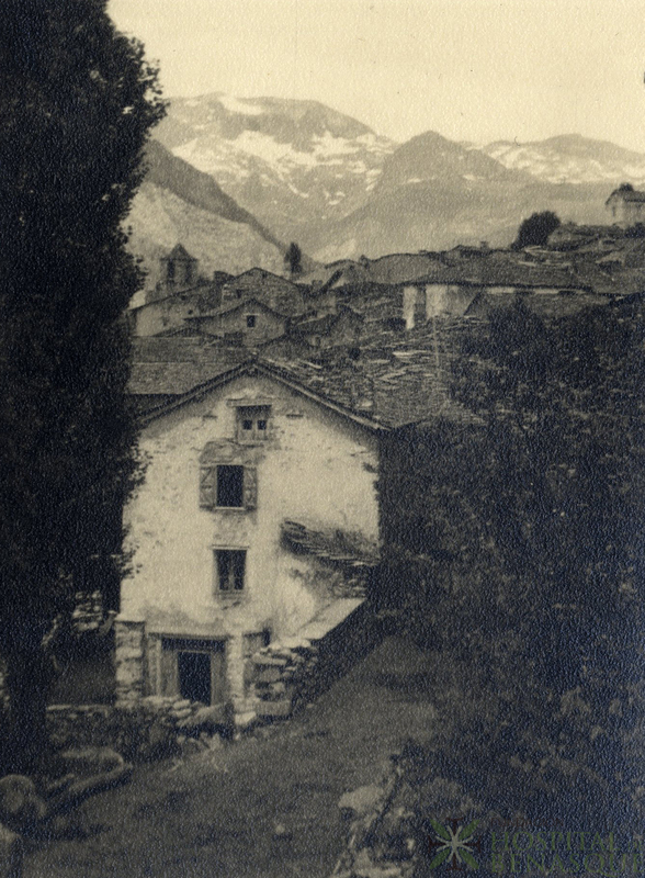 Vista de Cerler, al fondo pico Perdiguero
