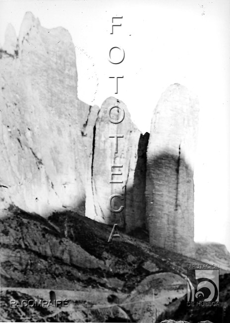 "Los Mallos de Riglos. Al atardecer". Ricardo Compairé Escartín. Riglos