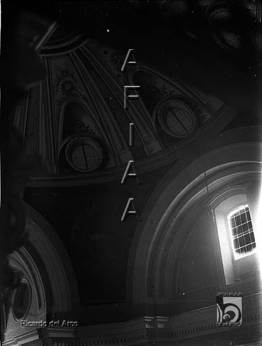 Interior de iglesia. Cúpula. Ricardo del Arco y Garay