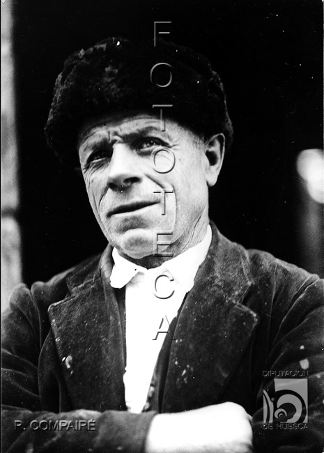 "Busto con gorro". Ricardo Compairé Escartín. Lanuza