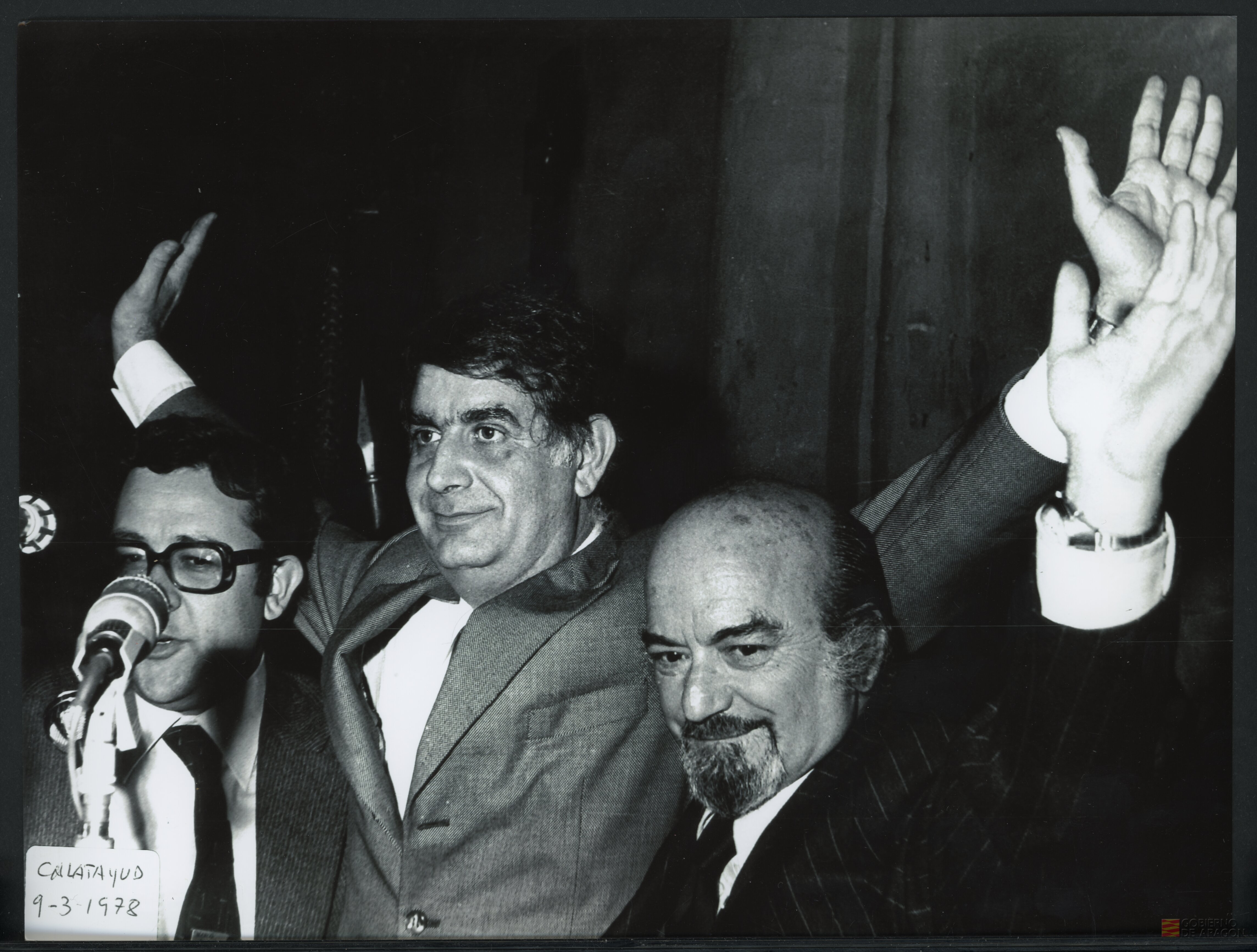 Juan Antonio Bolea Foradada entre Jaime Gaspar y Biel en la reunión de parlamentarios aragoneses en Calatayud