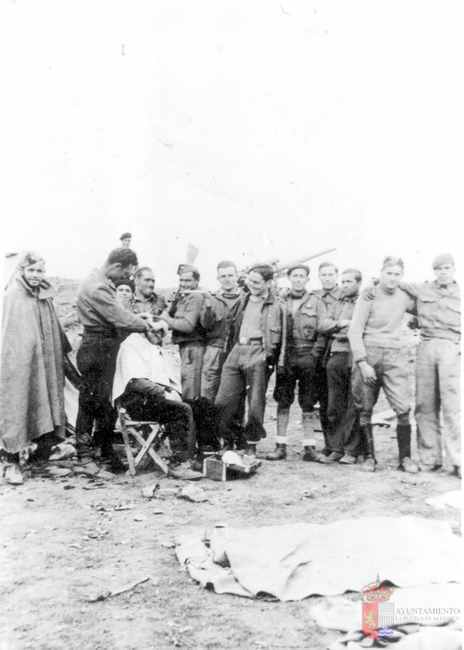 Soldados en el frente. La Puebla de Alfindén