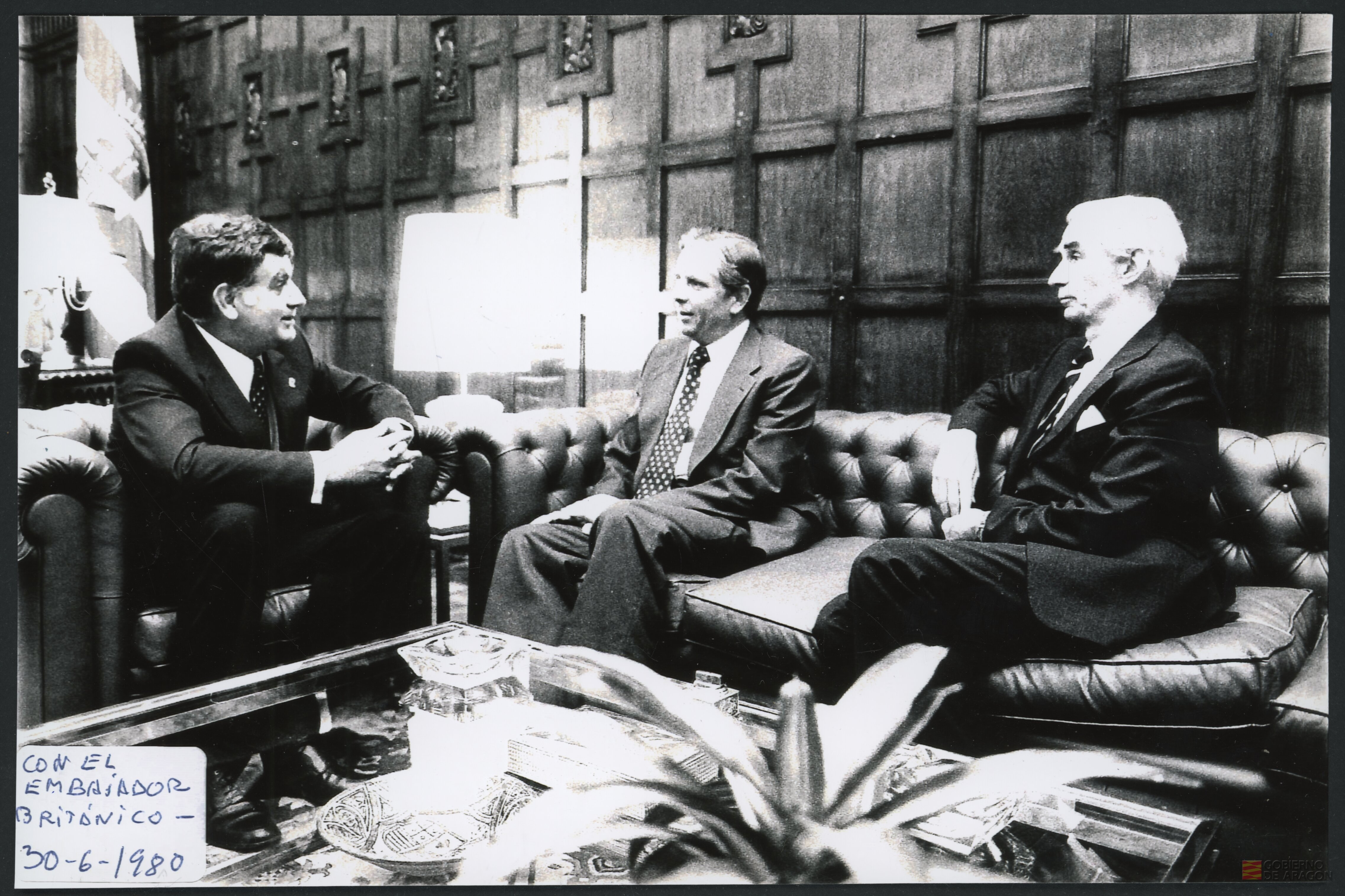 Juan Antonio Bolea Foradada con el embajador británico