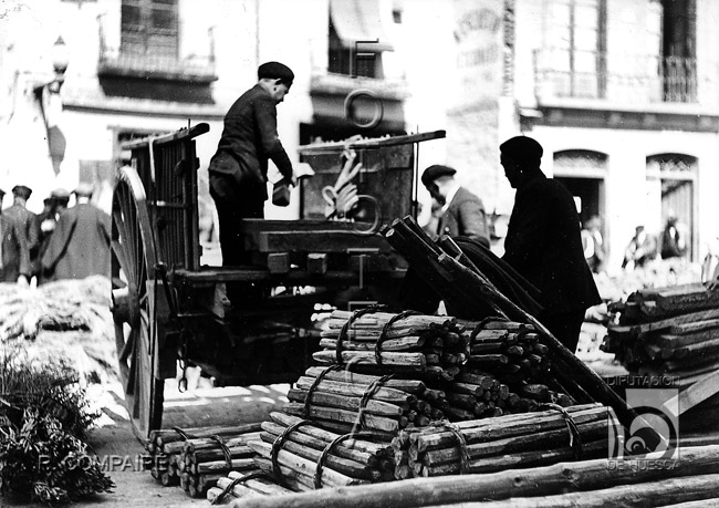 Descargando maderas en Santo Domingo. Ricardo Compairé Escartín. Huesca