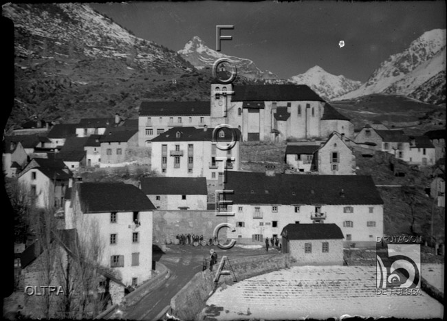 "Sallent de Gállego" Vista general del pueblo. José Oltra Mera. Alto Gállego