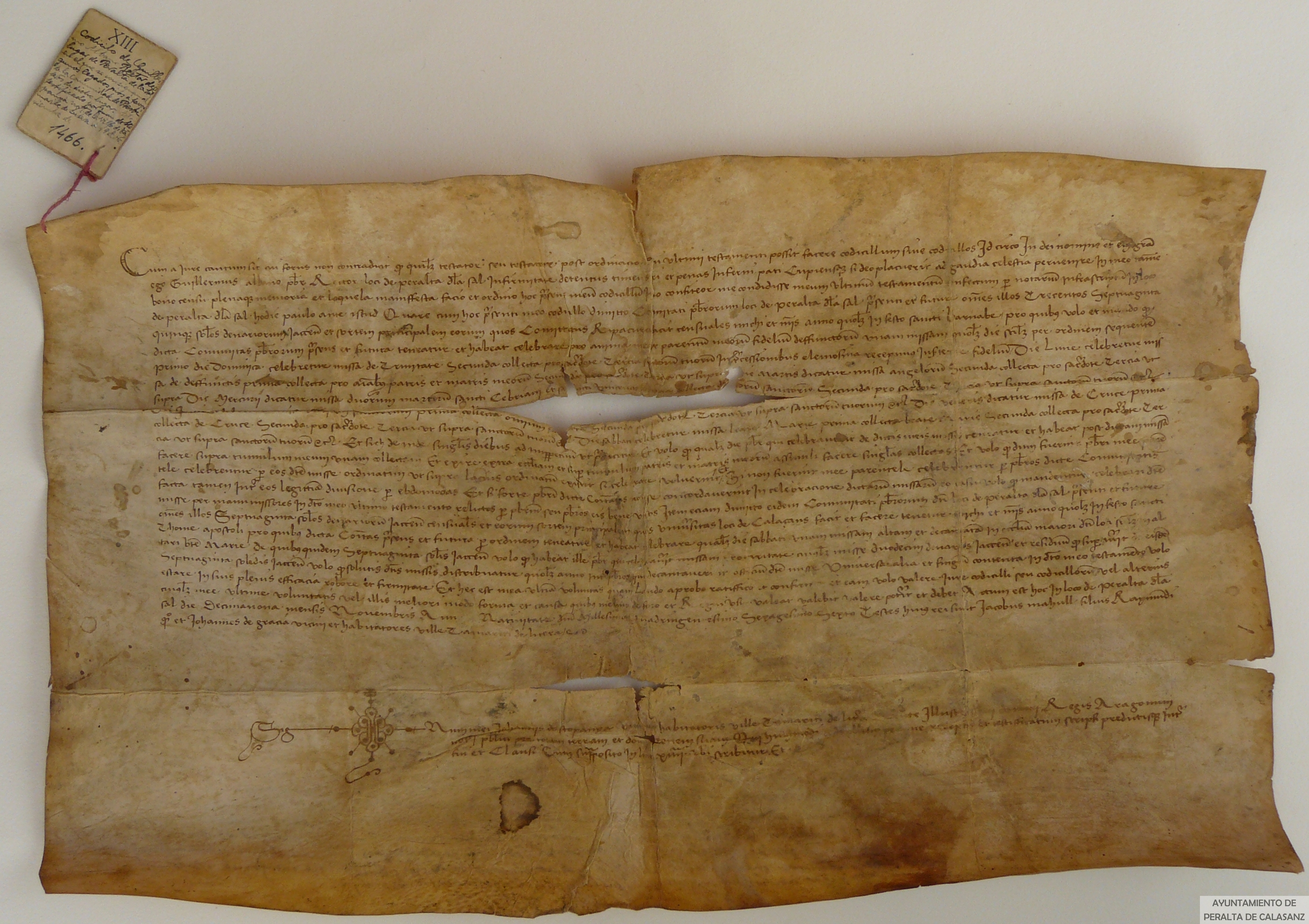 Testamento de Guillermo Albano, rector de la iglesia de Peralta de la Sal, en el que se hacen diversos legados a favor de los presbíteros de dicho pueblo, incluyendo un censal de 300 sueldos anuales sobre el condado de Ribagorza y otro de 80 sueldos sobre el concejo de Calasanz.