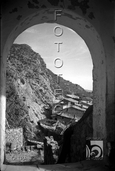 "Desde la iglesia". José Oltra Mera. Riglos