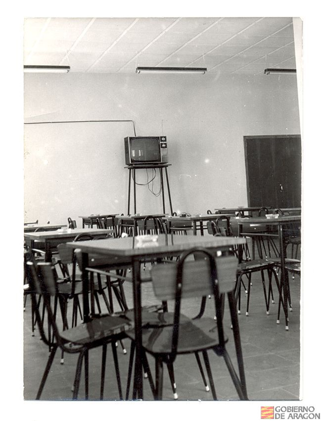 Delegación Sindical. Hogar del Productor, interior del edificio, servicio de bar. Utrillas