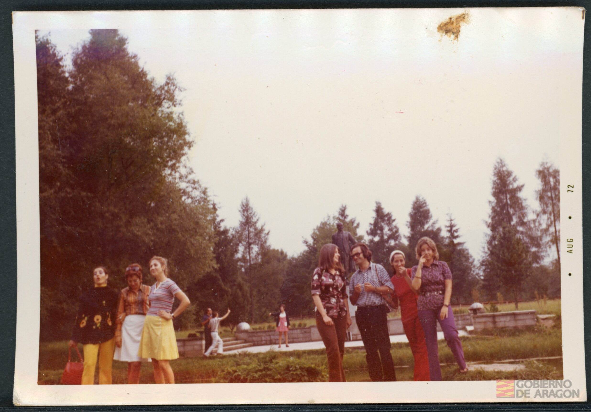 Ángel Conte Cazcarro junto con un grupo de amigas de viaje en Polonia