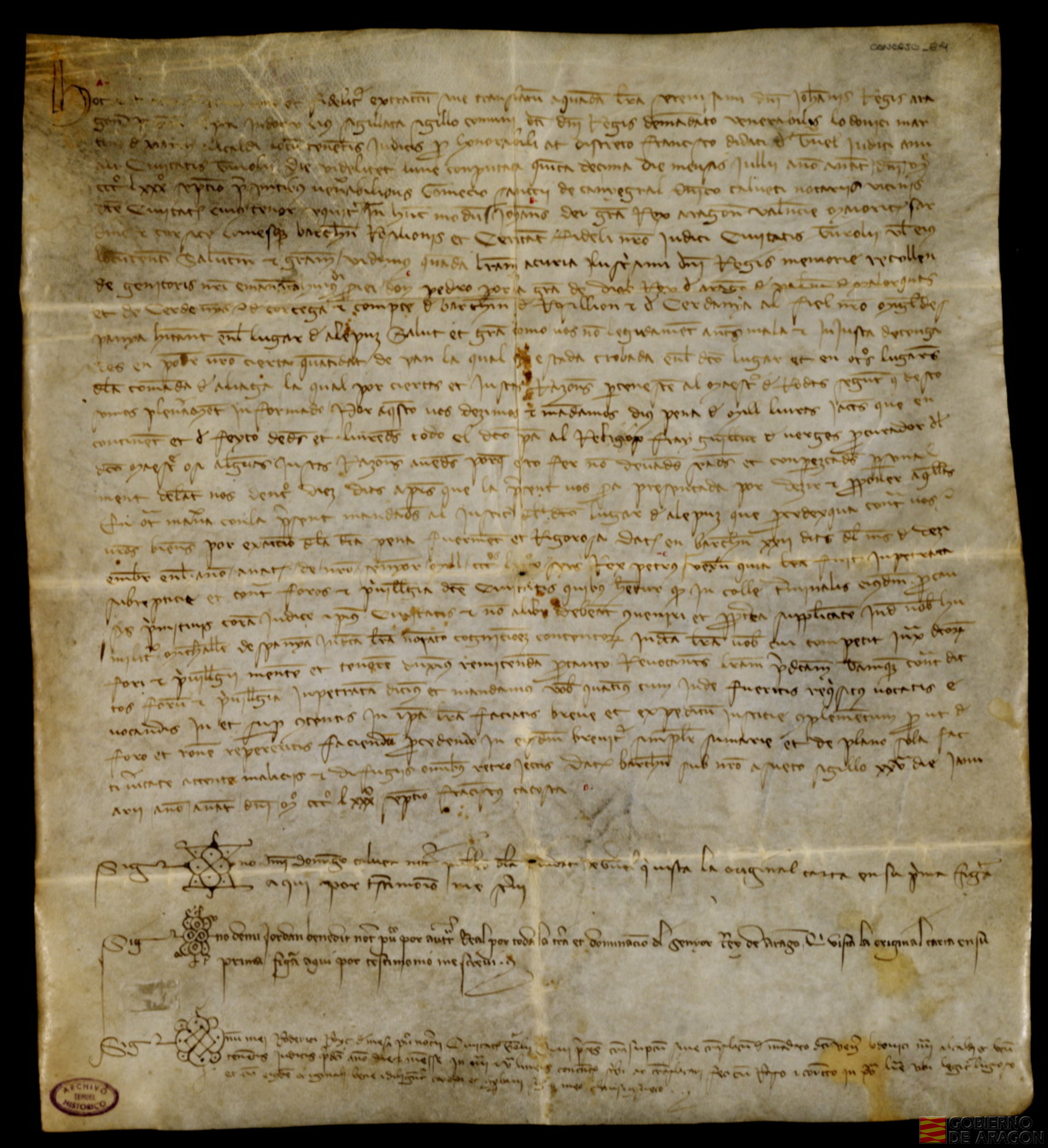 Privilegio del Rey Pedro IV por el que obliga a Miguel de España habitante de Allepuz a dar cierta cantidad de pan que tenía de la Encomienda de Aliaga y que es propiedad del Maestre de Rodas. En privilegio del Rey Juan I dado en Barcelona en 1387 enero 25, en traslado dado en Teruel en 1387 julio 15, por Rodrigo Ruiz de Mesa por mandato del alcalde a instancia del juez de Teruel