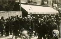Visita del General Primo de Rivera. Paseo por el Coso, vestido de paisano. Huesca