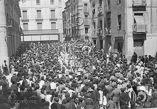 "Procesión y danzantes". Ricardo Compairé Escartín. Huesca